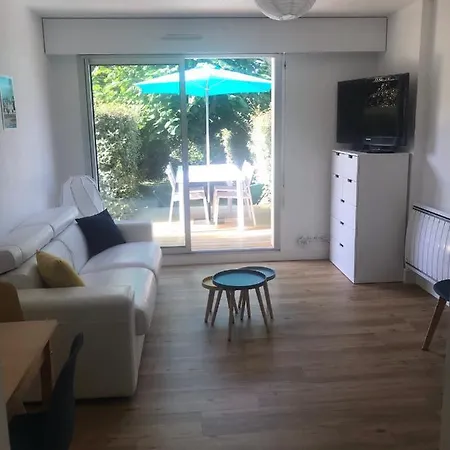 Les Petrels Avec Terrasse Et Jardinet A 2 Pas De La アパート ポミシェ